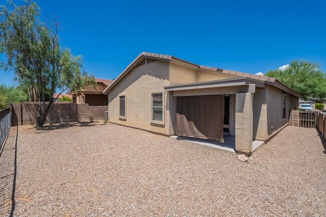 Building Photo - Spacious Oro Valley 4-Bedroom Rental with ...