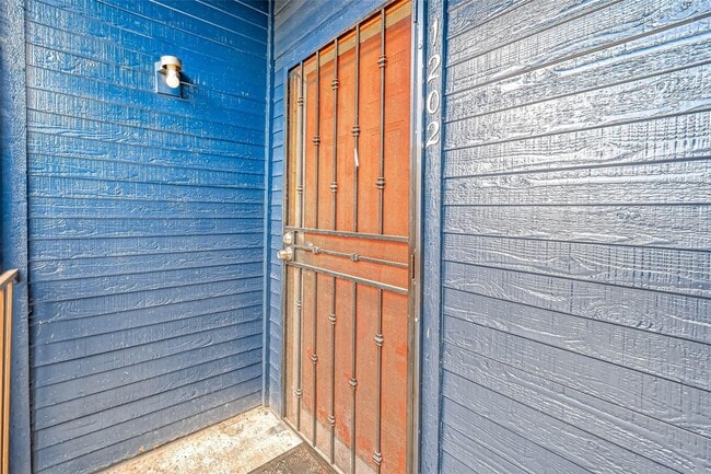 Building Photo - 13480 S Thorntree Dr
