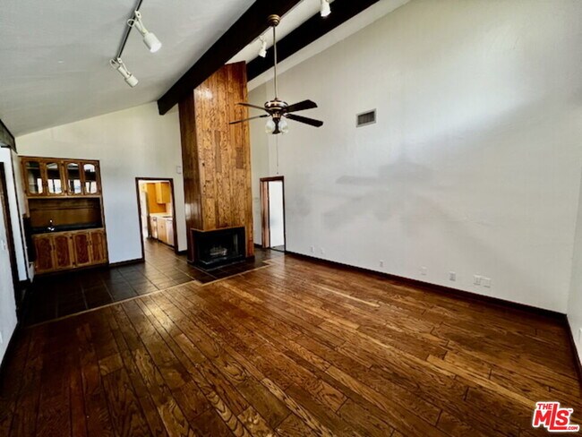 Building Photo - 1011 El Segundo Dr