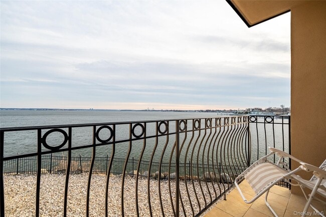 Building Photo - 1432 Outlook Ave