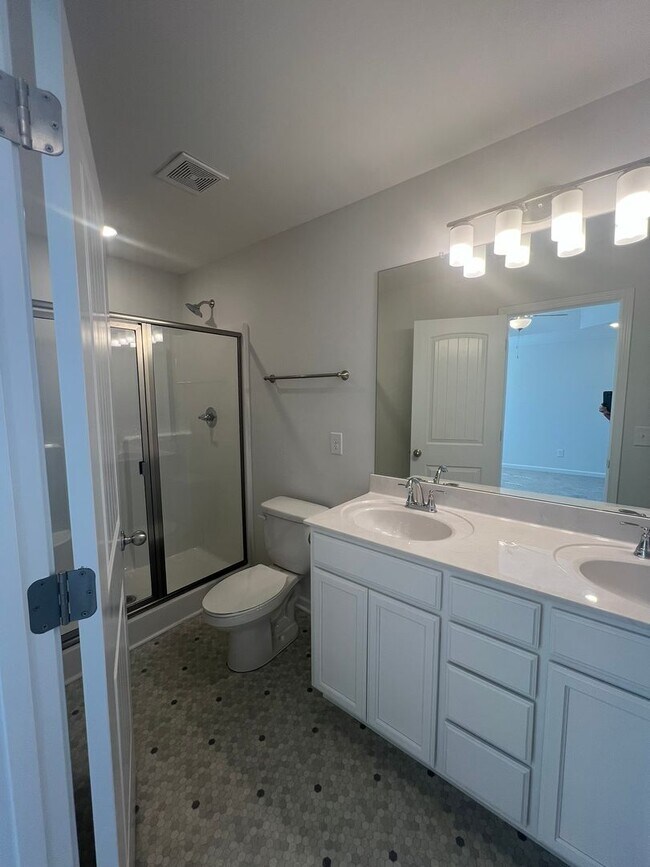 Building Photo - 23 Country Cir