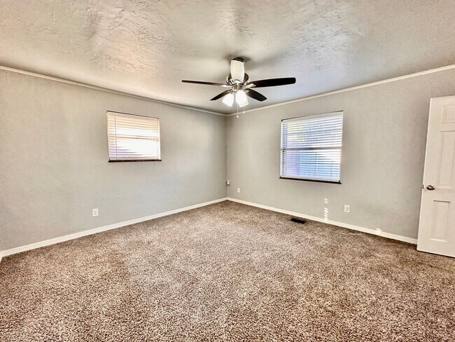Building Photo - 3 Bed Home OKC - Move in Deposit-Free! (If Qualified)