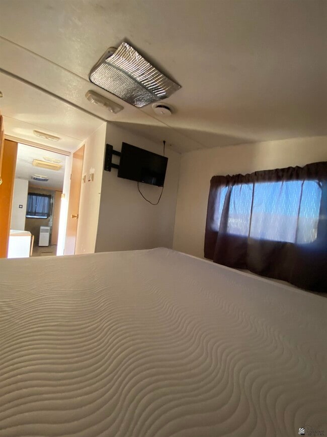 Building Photo - 12617 E 46th Dr