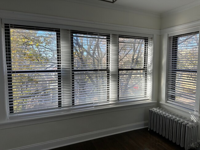 Sunroom - 7227 N Wolcott Ave