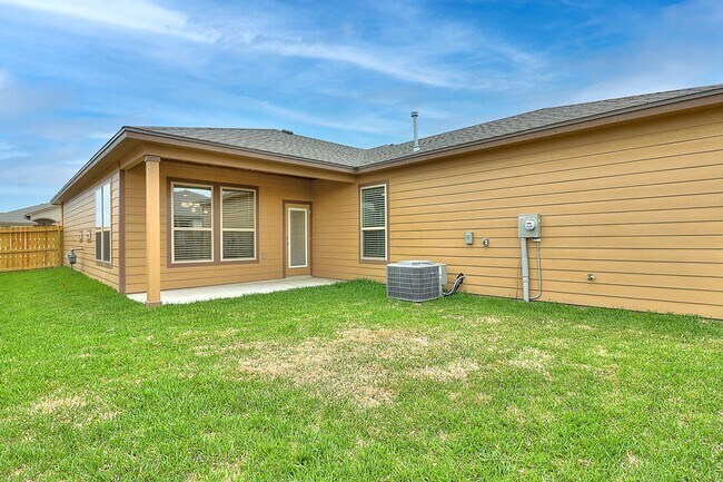 Building Photo - 2202 Crystal Bay Dr.