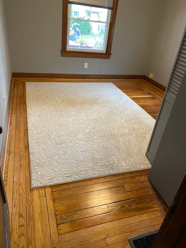 Building Photo - 331 Pearl St