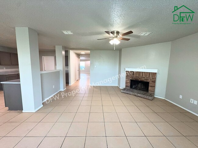 Building Photo - Spacious 4-Bedroom Home with Fireplace & Large Backyard in SW Fort Worth