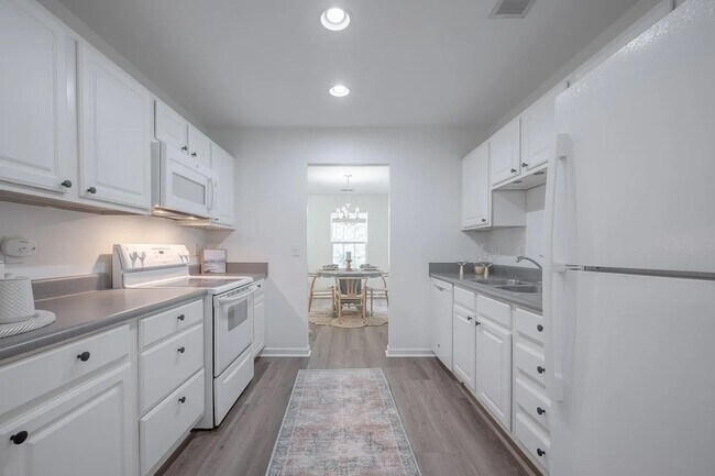 Building Photo - Available now. Great 2 BR/2 BA PARTIALLY FURNISHED Home in Meridian Place!