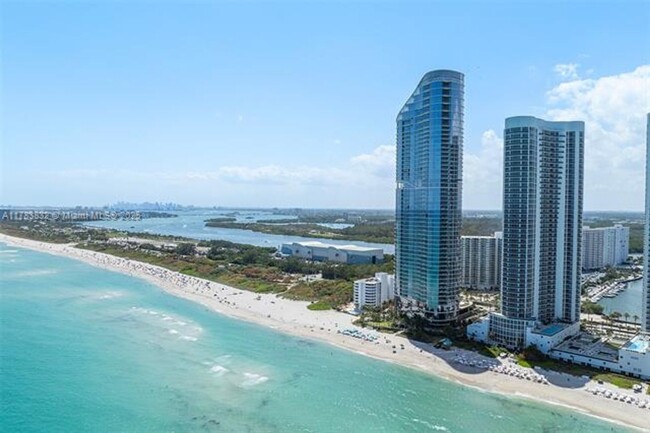 Building Photo - 15811 Collins Ave