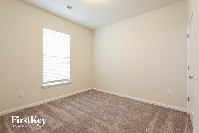 Building Photo - 1109 Mission Hill Ln