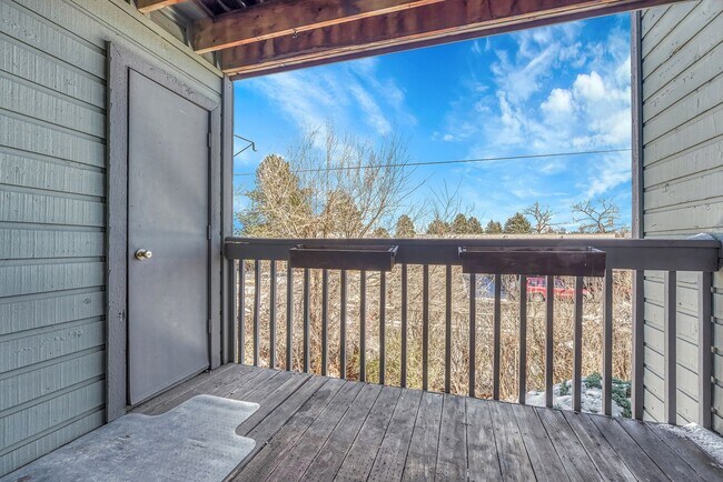 Building Photo - Updated 2 bed / 1 bath home in Lakewood!