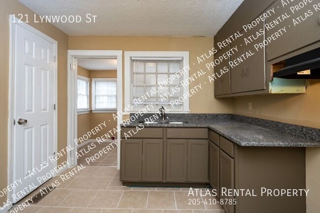 Building Photo - 121 Linwood St