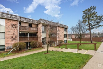 Building Photo - 1265 S Maple Rd
