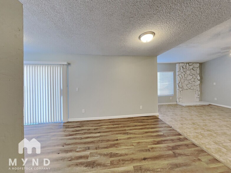 Building Photo - 5029 N 71st Ave