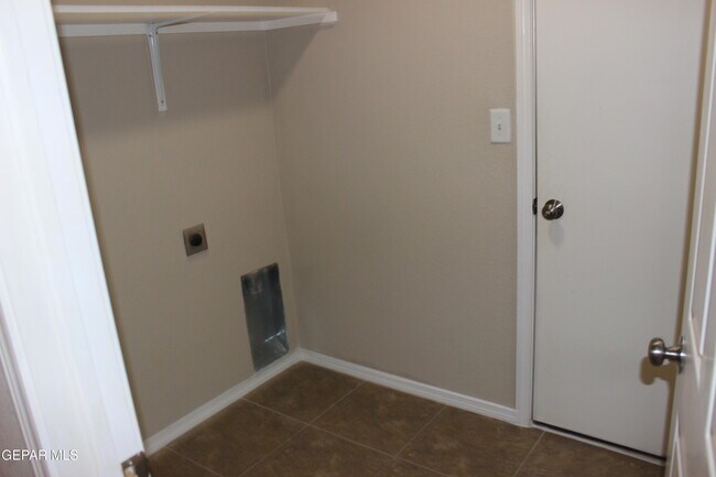 Building Photo - 13978 Vaquero Rock Dr