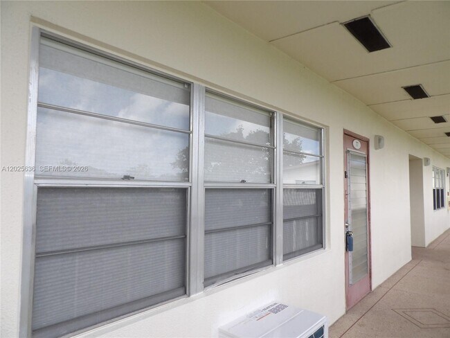 Building Photo - 77 Preston Way