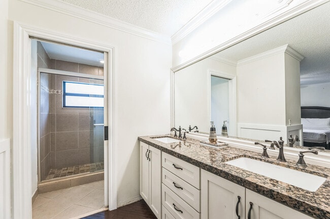 Building Photo - 2924 NW 69th Ct