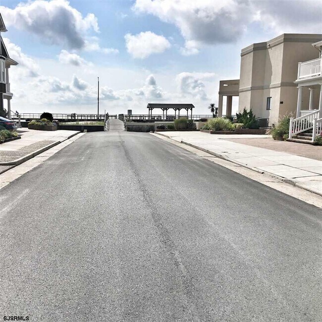 Building Photo - 104 S Wissahickon Ave