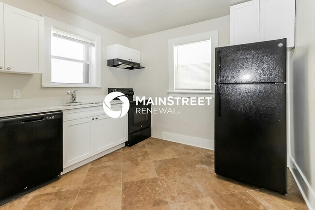 Building Photo - 2 Bedroom Pet-Friendly Home in Lake Worth, FL with Main Street Renewal