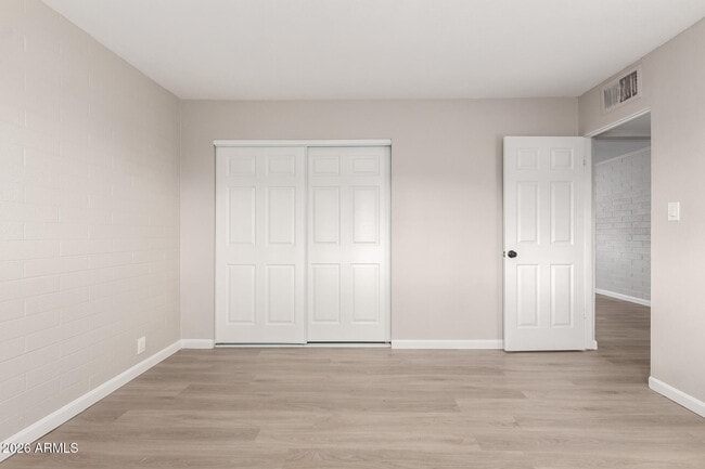 Building Photo - 405 S Priest Dr