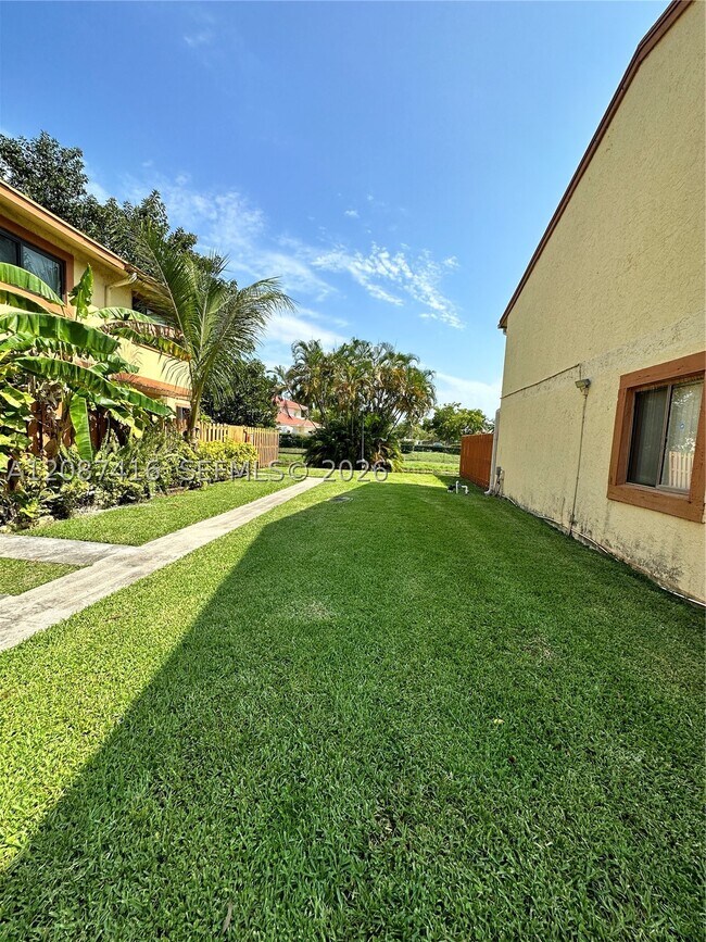 Building Photo - 4093 Sierra Terrace