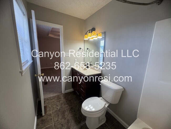 Building Photo - 815 Turkey Ridge Dr