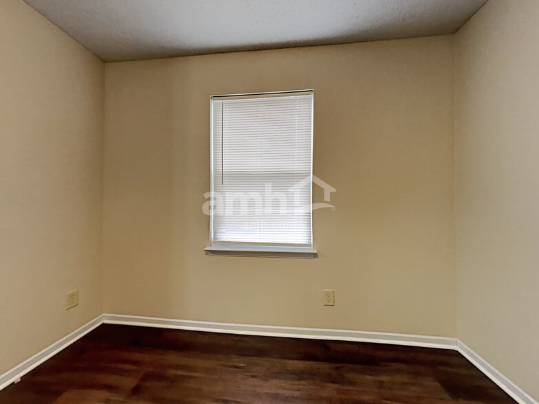 Building Photo - 8450 Ash Grove Dr