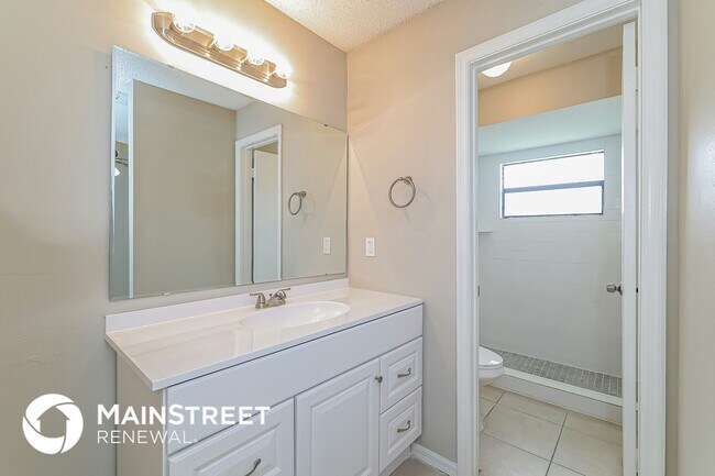 Building Photo - 709 Dromedary Dr