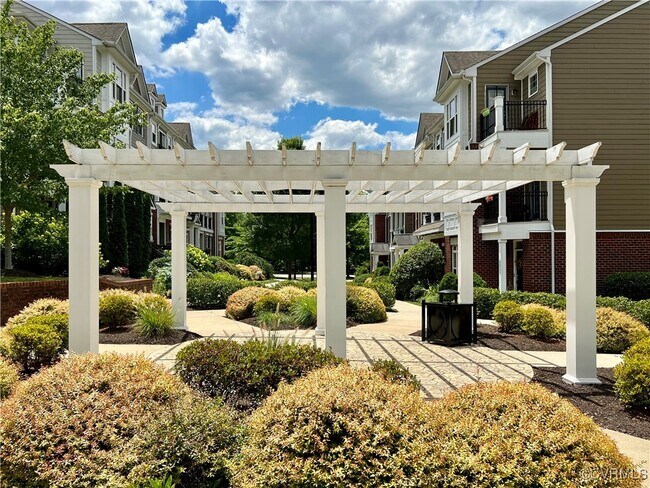 Building Photo - 3924 Village Townes Walk