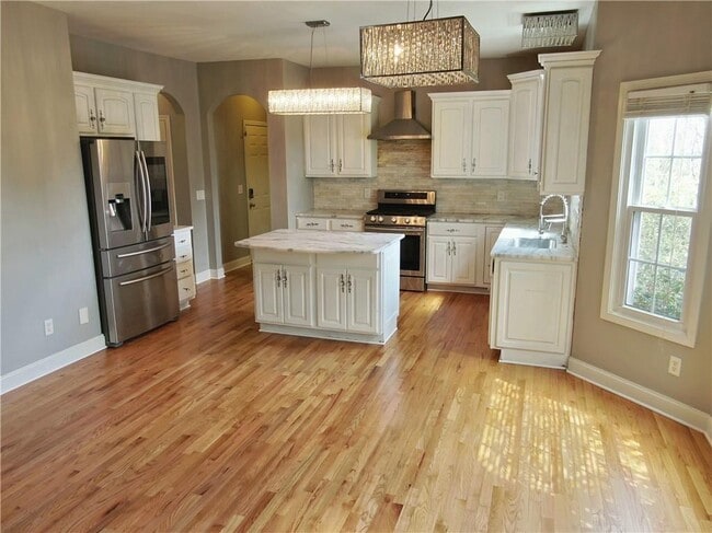 Building Photo - 4901 Planters Walk