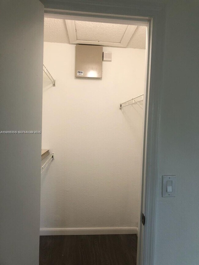 Building Photo - 12430 Vista Isles Dr