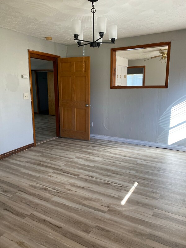 Building Photo - 552 Main St