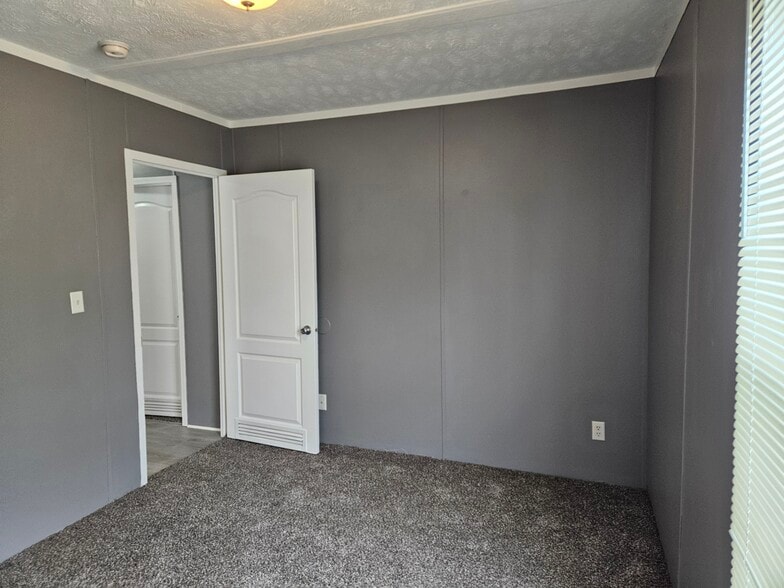 Building Photo - 94 Lynnwood Cir