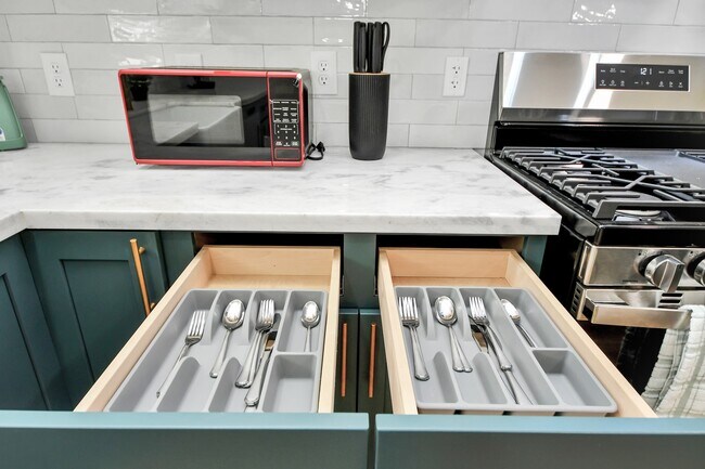 Building Photo - 5115 Clay St