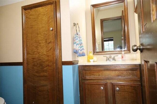 Building Photo - 9948 Twin Shores Dr