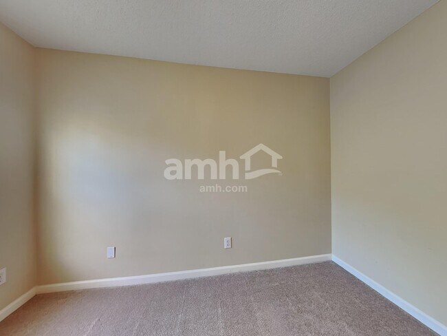 Building Photo - 720 Waterbrook Ln