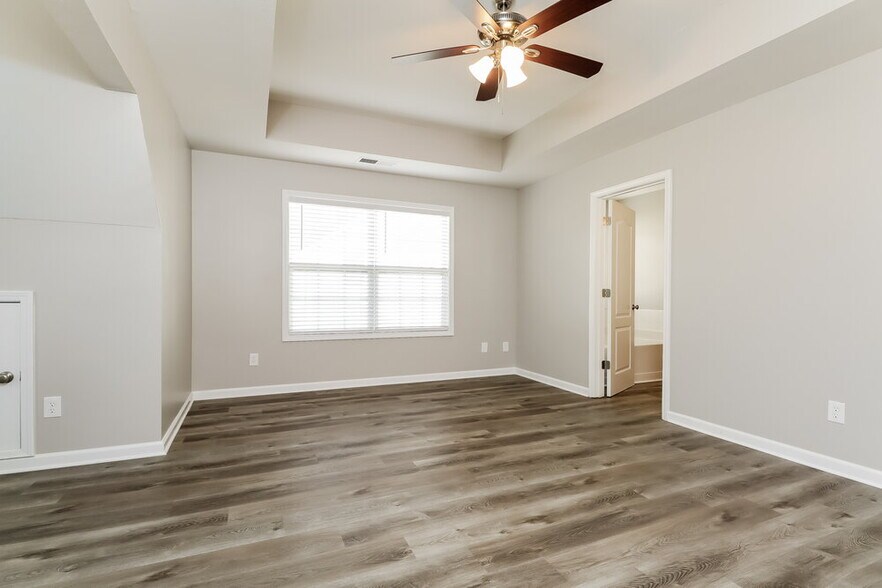 Building Photo - 1021 Bluecoat Cir