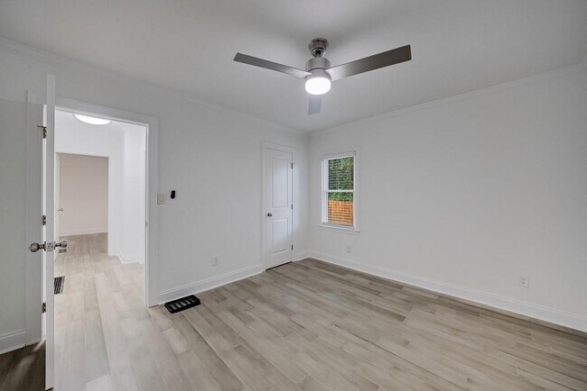 Building Photo - 593 Lynnhaven Dr SW