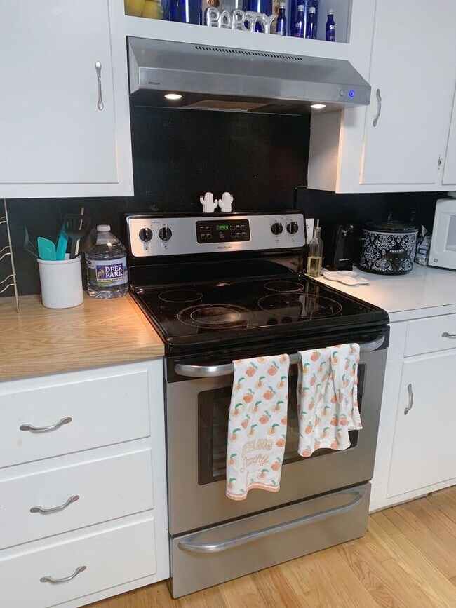 Building Photo - Beautiful 4 Bedroom 2 Bathroom home in the...