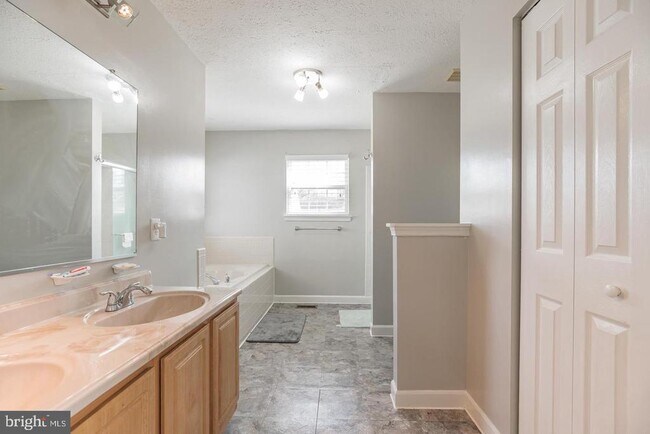 Building Photo - 10324 Cassidy Ct