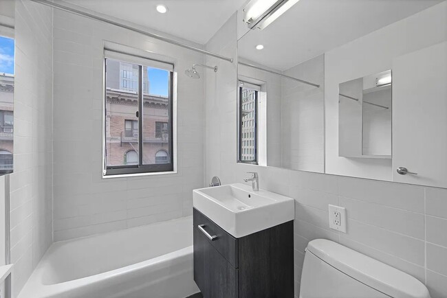 Building Photo - 101 W 15th St