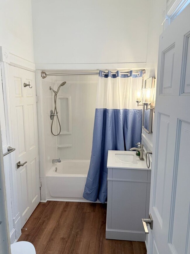 Building Photo - 920 S Jackson St