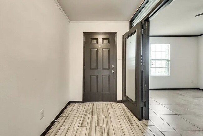 Building Photo - 1601 Megan Creek Dr