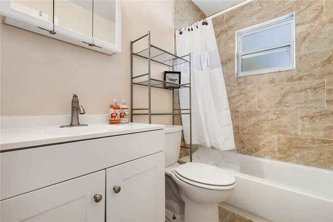 Building Photo - 1136 Forbes Trce