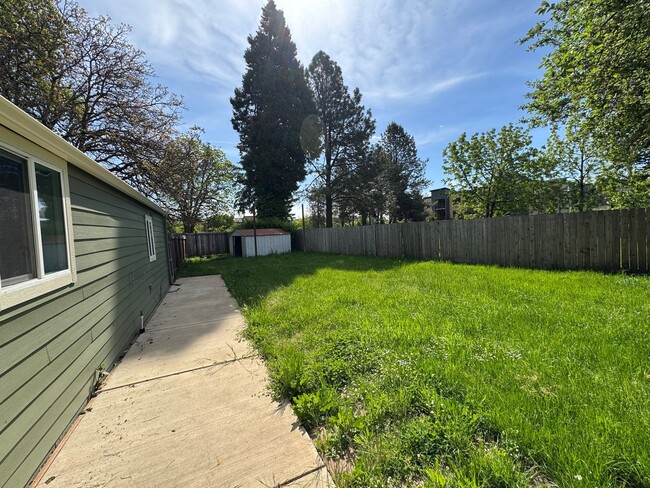 Building Photo - 3 Bedroom House off Coburg Road