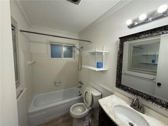 Building Photo - 306 Clover Dr