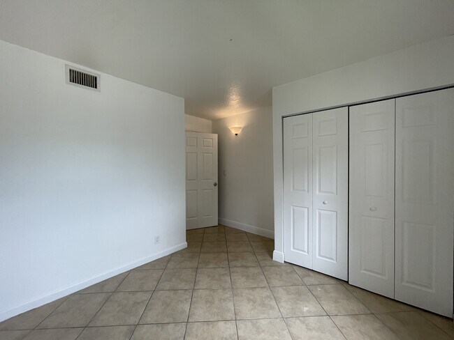 Building Photo - 3720 NW 88th Ave