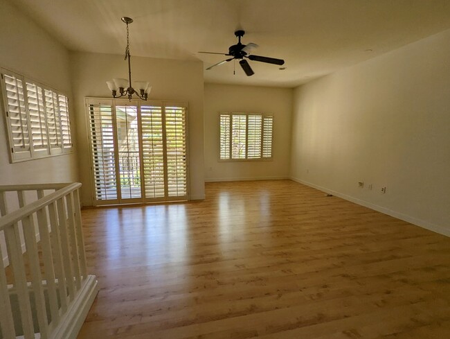 Building Photo - North Central Townhome W/Garage and Pool