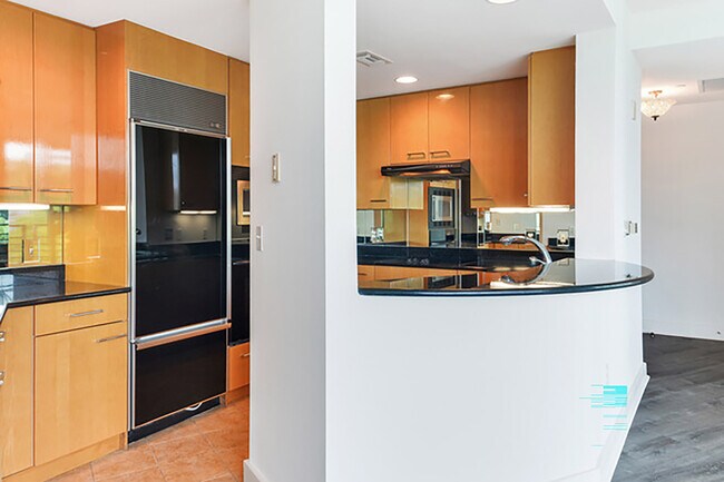 Building Photo - 700 Park Regency Pl NE