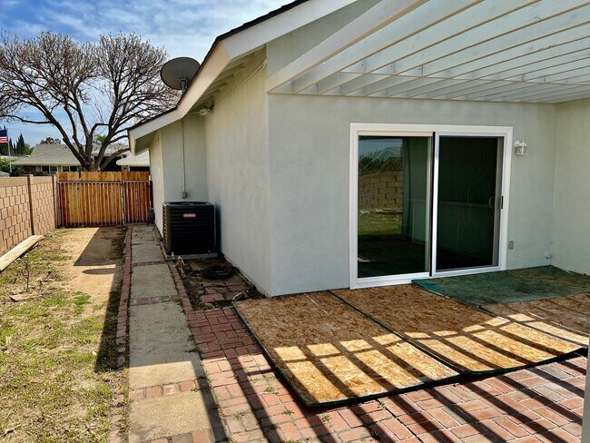 Building Photo - Nicely Remodeled 2 Story Home